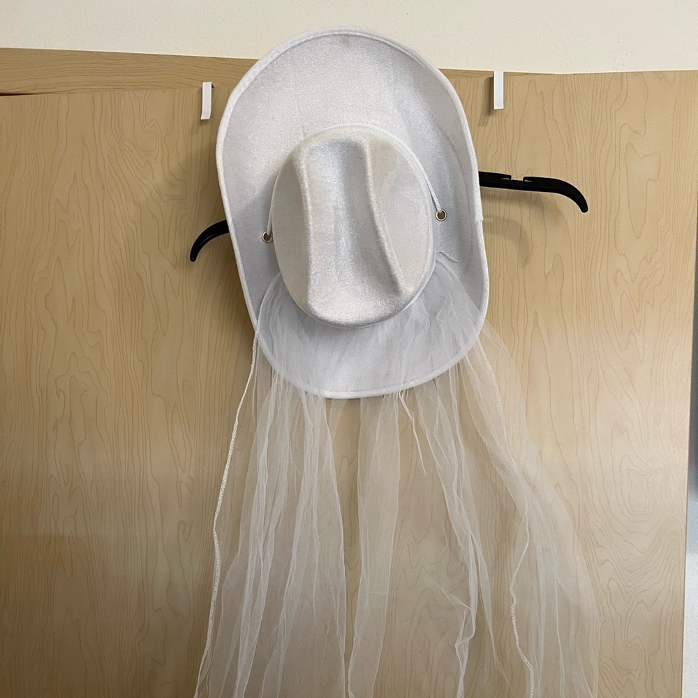 White cowboy Bride hat with veil